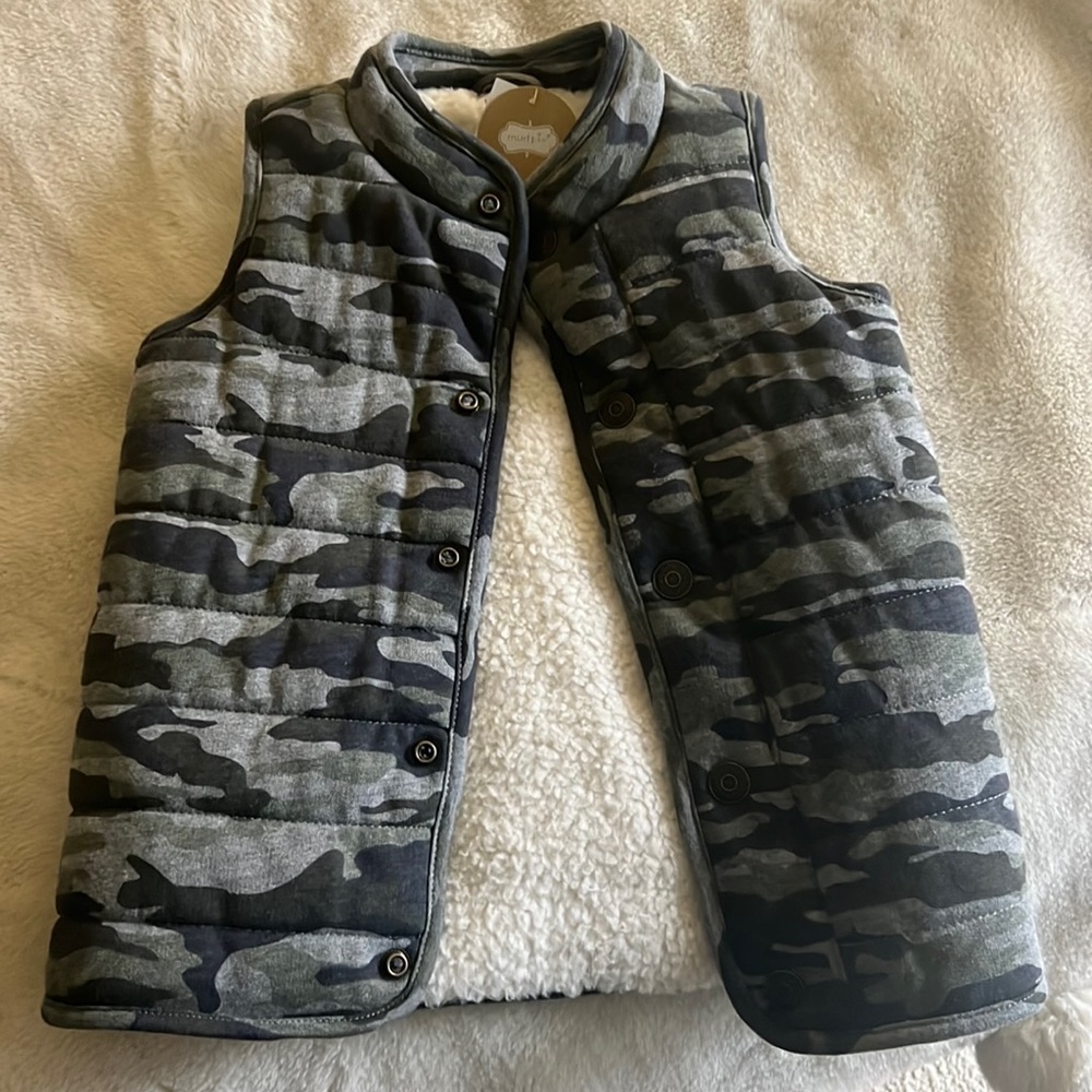 Mud Pie kids camo vest with fleece lining size 4T/5T NWT